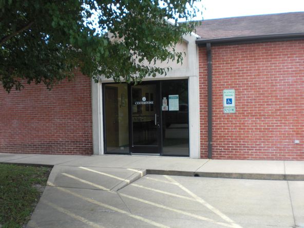 200 N Emerald Ln, Carbondale, IL 62901
